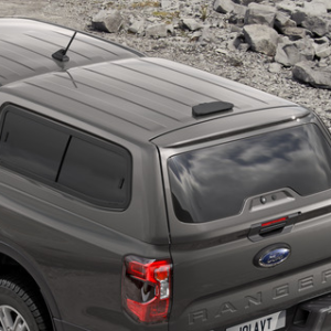 Trda streha s stranskimi stekli, karbonizirano siva